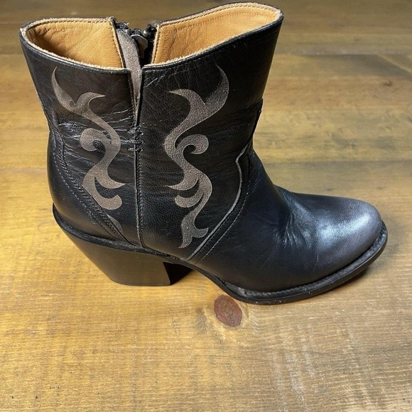 Women's Luchessi Ankle Boots 6B Zipper Black Etched Leather Block Heel - Picture 4 of 6